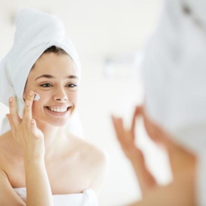 Come togliere le macchie rosse lasciate dai brufoli con rimedi naturali: 10 ingredienti miracolosi per il tuo viso!
