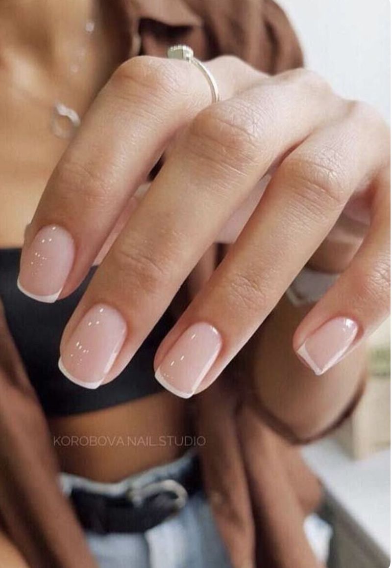 smalto nude french manicure