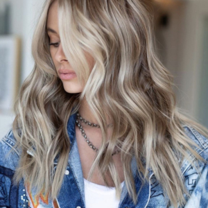 Colpi di sole biondi: acconciature d’avanguardia per un look moderno!