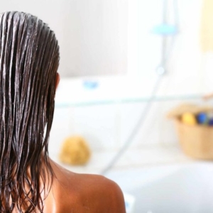 Maschera per capelli secchi fai da te: ricette per idratare la chioma con impacchi naturali!