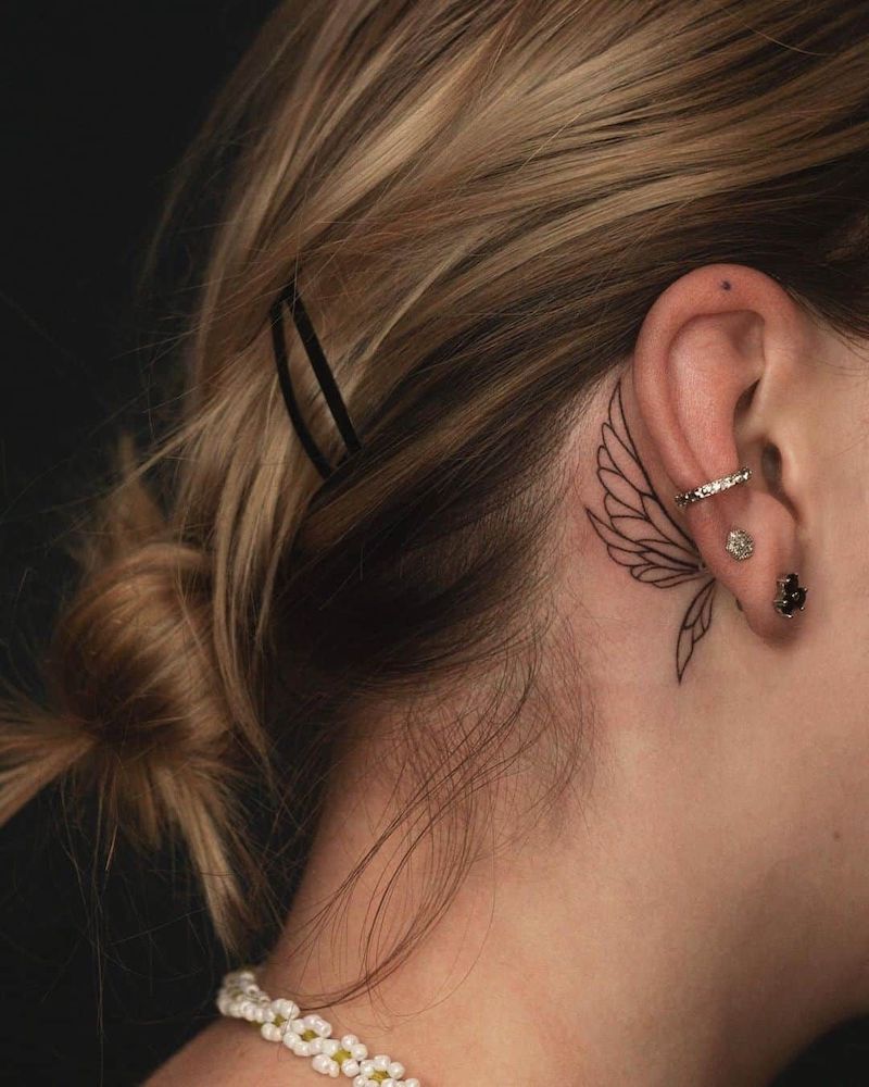 tattoo ali tatuaggio orecchio donna