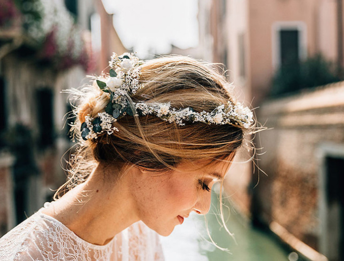 Acconciature da sposa capelli corti con l’utilizzo di accessori alla moda!