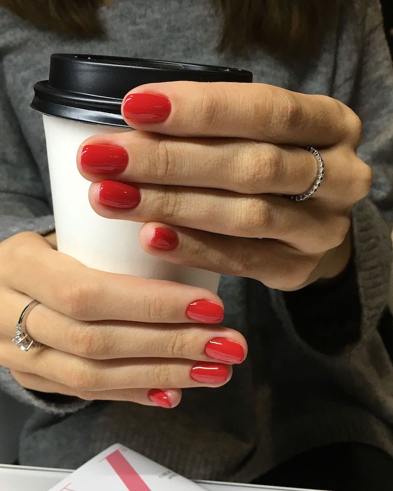 manicure corta unghie rosse eleganti