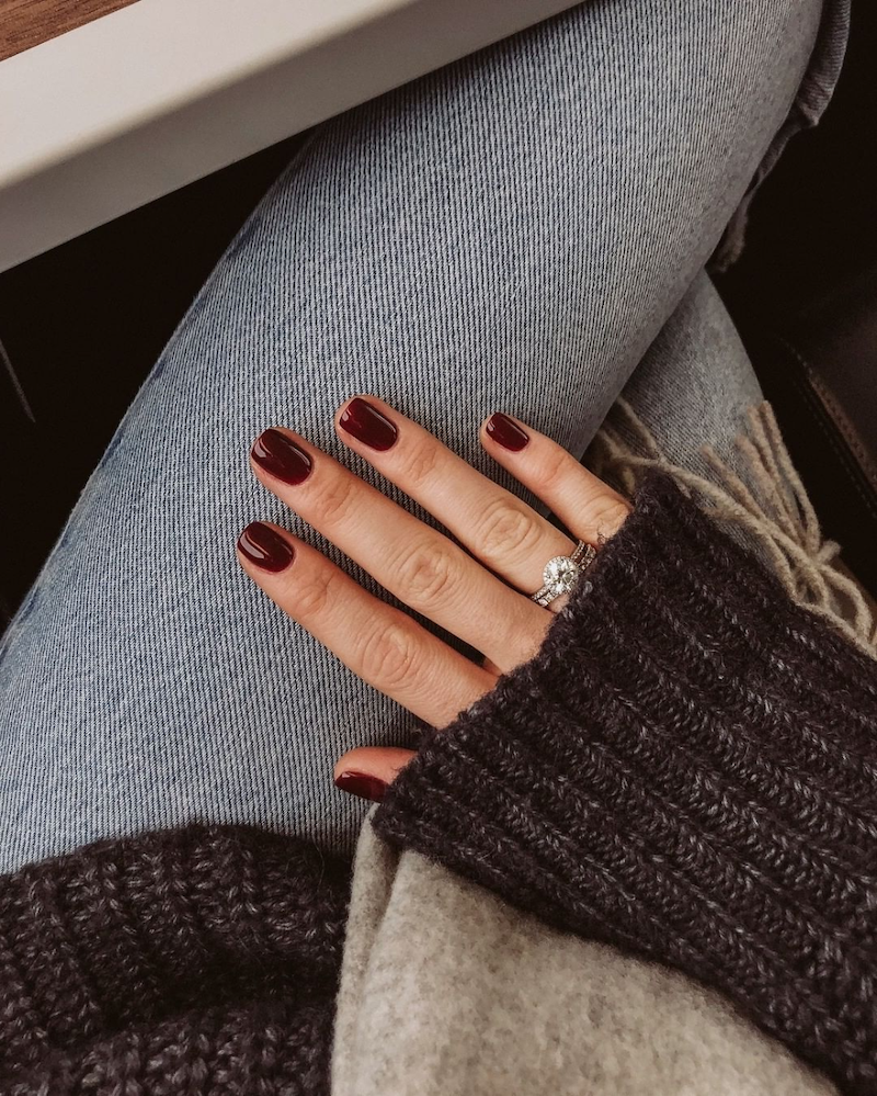 unghie natalizie manicure di colore rosso