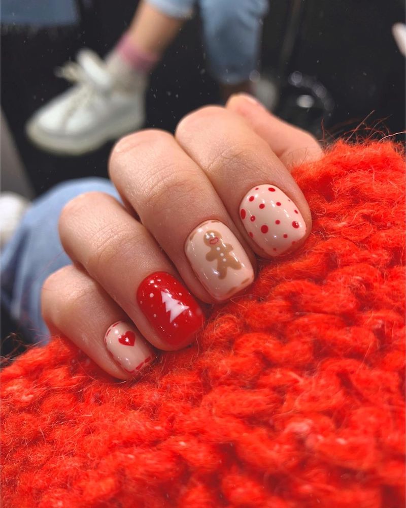 unghie rosse natalizie con disegni