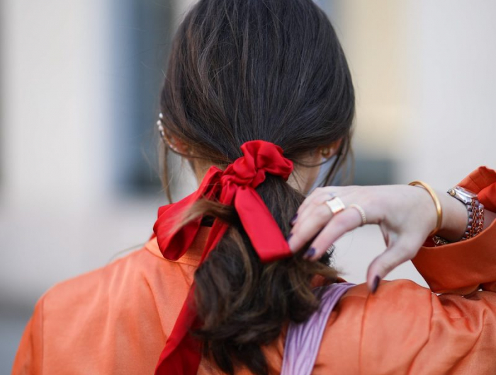 I capelli scalati davanti e pari dietro che fanno zoom sulle nuove tendenze che spopolano sulle passerelle di moda nel 2022!