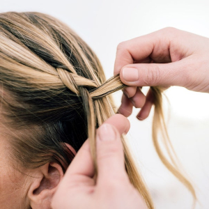 Look da favola con trecce davanti con capelli sciolti lunghi e corti!