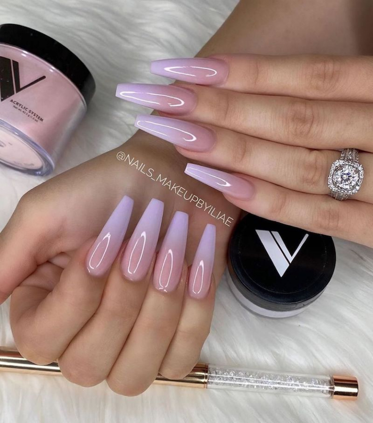 Unghie baby boomer colorato per un effetto naturale Archzine.it