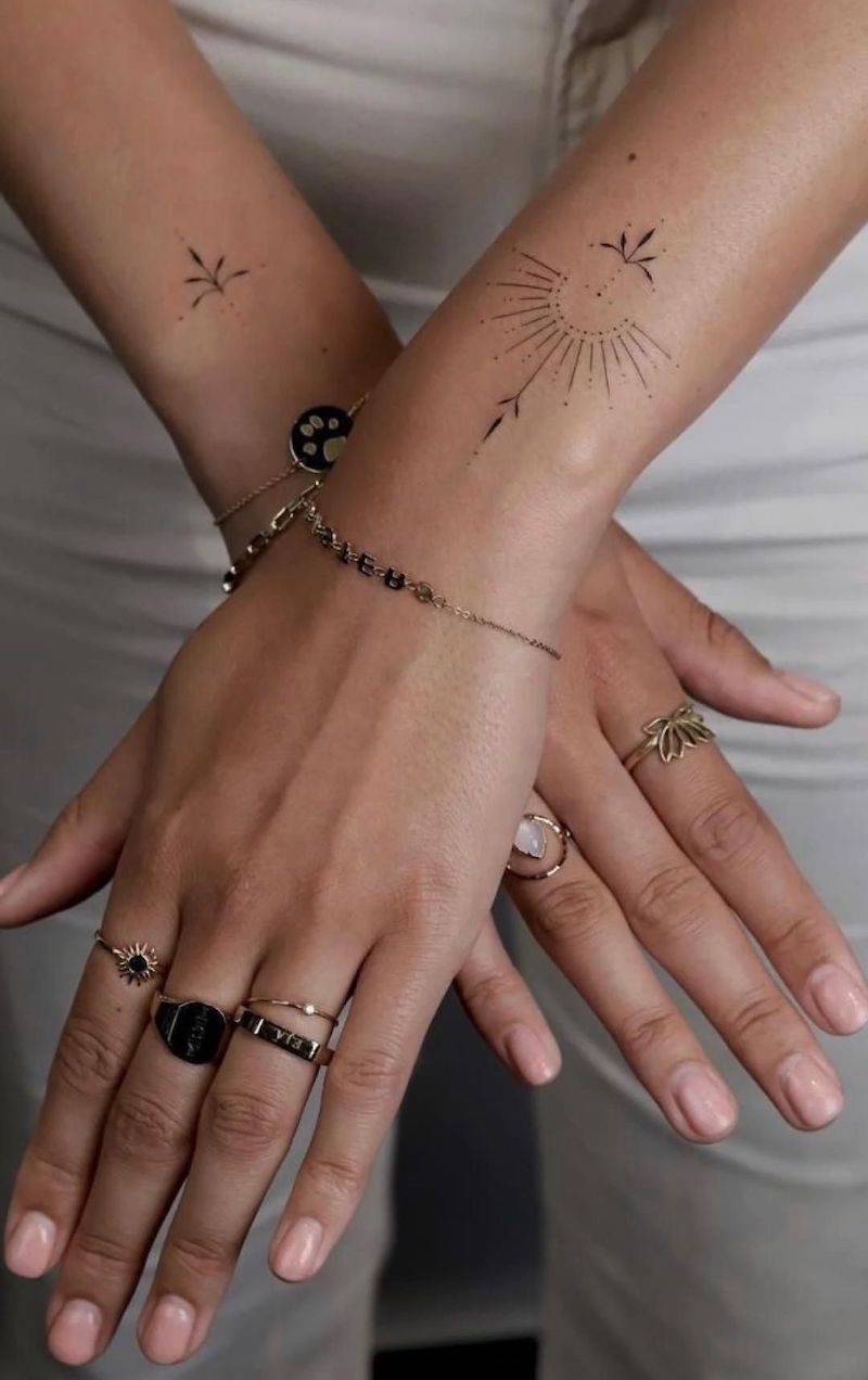 simboli tatuaggi piccoli tatttoo sull' avambraccio