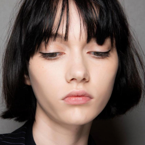 Le donne di carattere che dettano le tendenze per i tagli corti nel 2022 vi mostrano come indossarli!