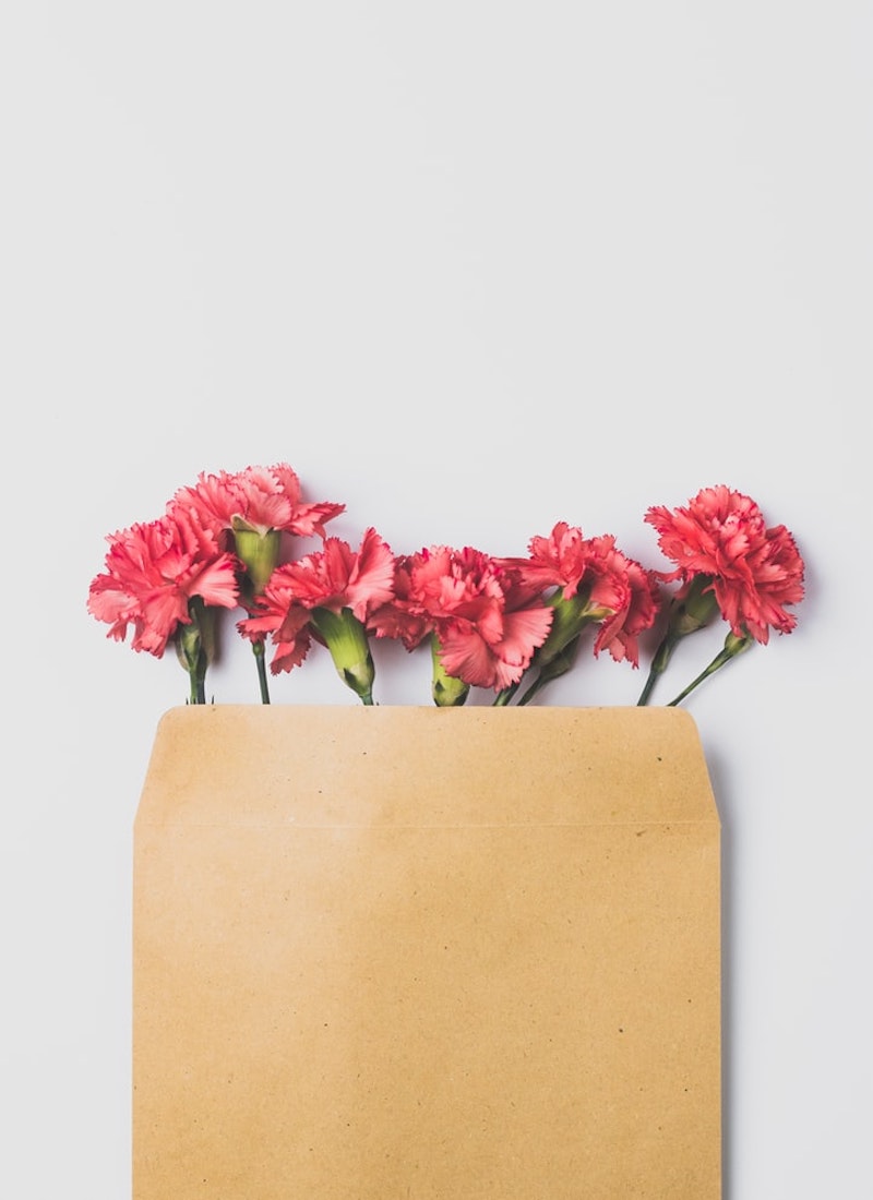 sacchetto di carta con fiori