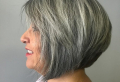 Tagli di capelli grigi over 60: come trasformare l’inevitabile inconveniente in uno strumento a vostro vantaggio!
