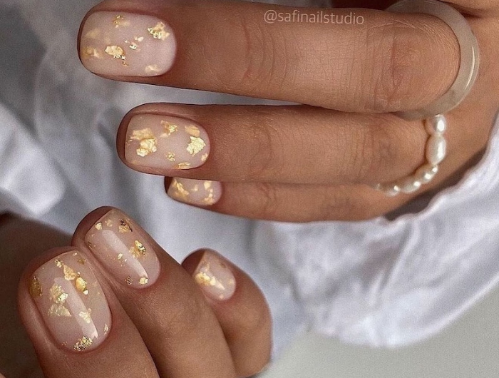 Semipermanente unghie corte: come farle apparire più lunghe utilizzando i colori e giocando con la forma!