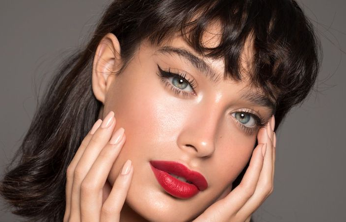 Come truccarsi con la frangia: svelato il segreto degli make up artist!