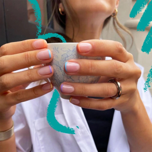 Tendenze smalto 2022: ecco i colori per le unghie fatte a casa!