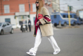 Come abbinare le sneakers bianche all’outfit: 5 modi dal basic allo chic!