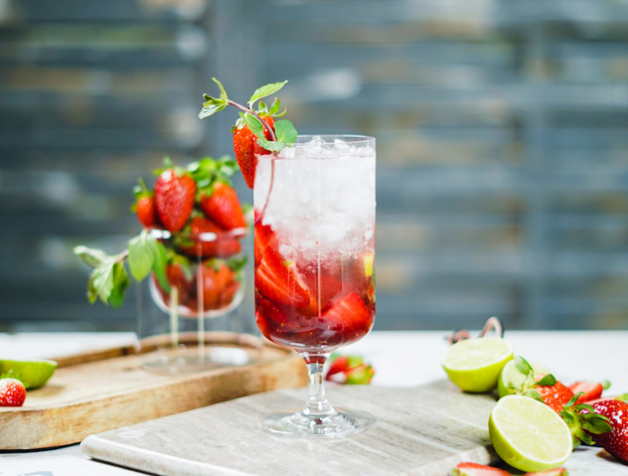 Mojito alle fragole da preparare a casa, versione super veloce in 5 minuti!