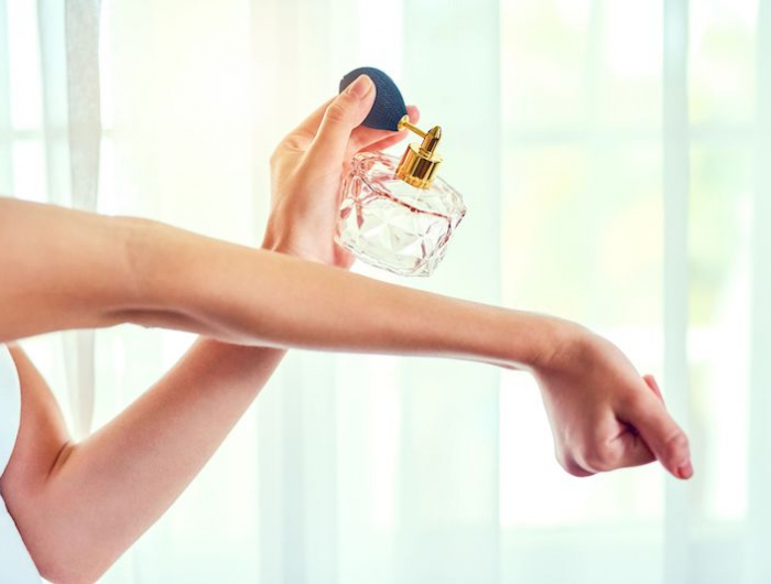 9 metodi che funzionano se non sapete come far durare il profumo più a lungo