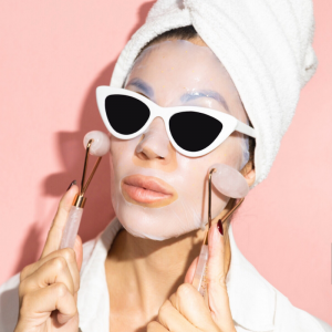 Come cambia il trucco over 50? Scopri i segreti delle donne famose per un viso luminoso!