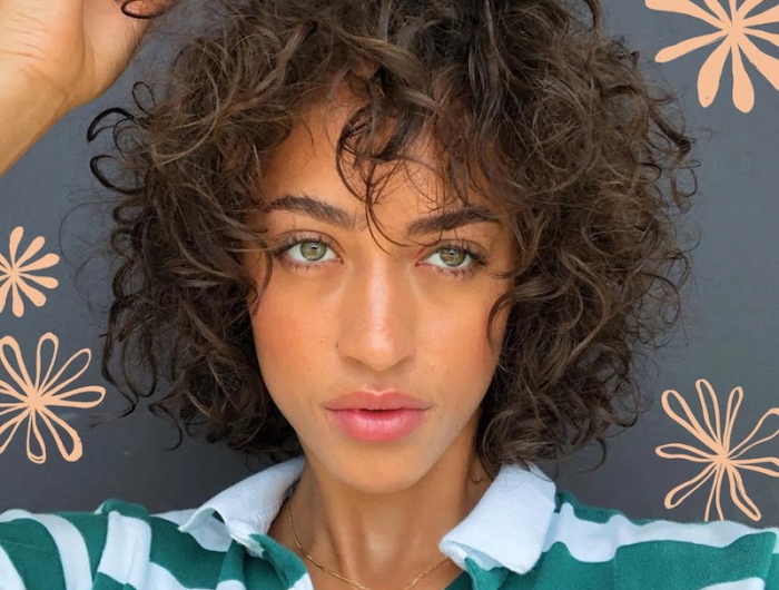 Non sai il taglio di capelli più pratico per te? Scopri come indossare il caschetto corto mosso!