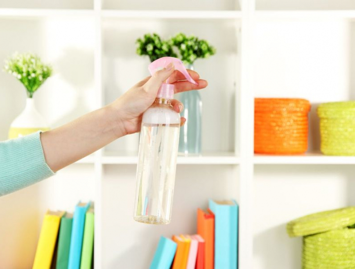 Come eliminare la puzza di fumo in modo veloce! Il nostro team ha approvato due ingredienti!