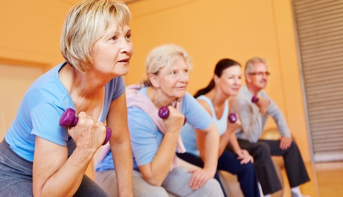 Come mantenersi in forma a 50 anni consigli e trucchi per un corpo snello e tonico
