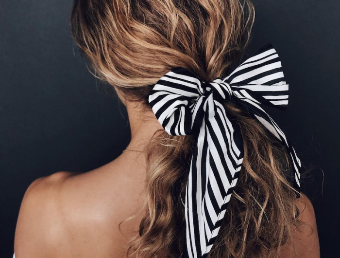 Acconciature da cerimonia per capelli ricci: un raccolto o una treccia?