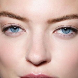 Tendenze sopracciglia 2022: ecco la forma che dovete scegliere in base alla forma del viso!