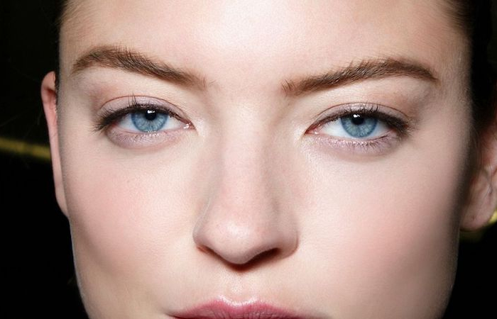 Tendenze sopracciglia 2022: ecco la forma che dovete scegliere in base alla forma del viso!