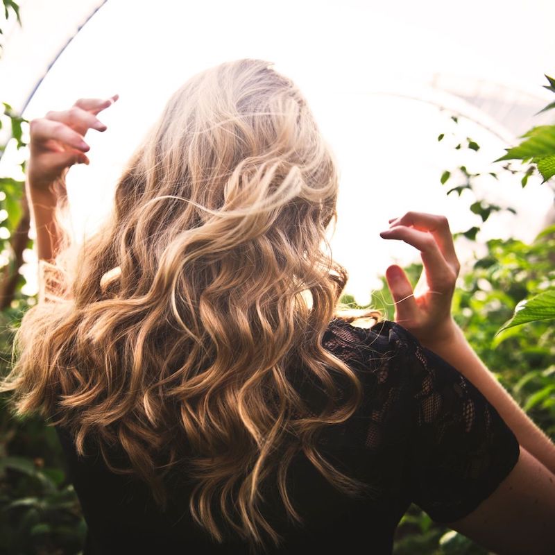 capelli biondi brillanti