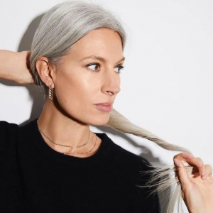 Non sai come tingere i capelli? Colorazione capelli dopo i 50 anni che ti si addice!