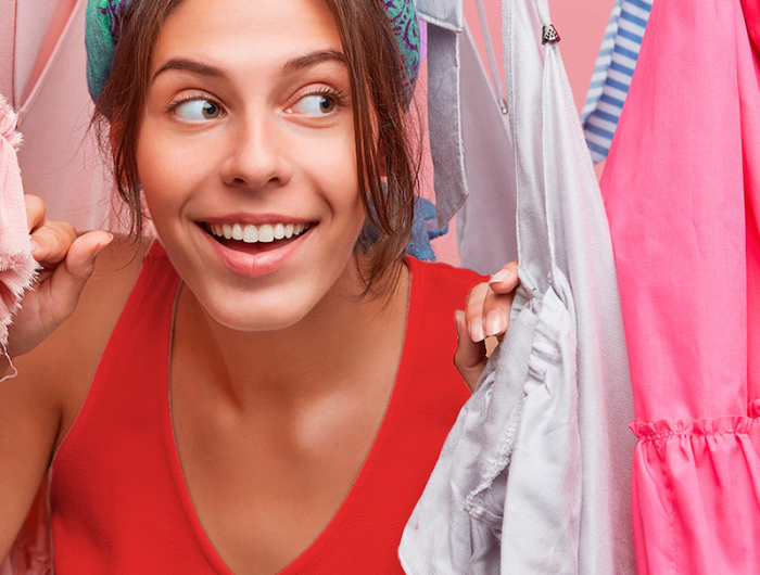 I nuovi metodi di tintura dei tessuti potrebbero rendere la moda più sostenibile