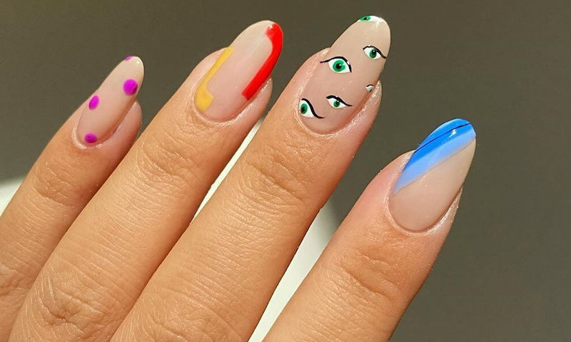 disegni colorati su unghie