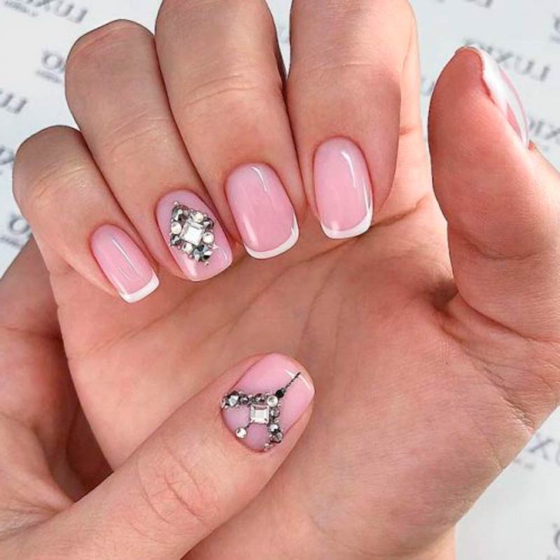 french manicure con brillantini su base rosa