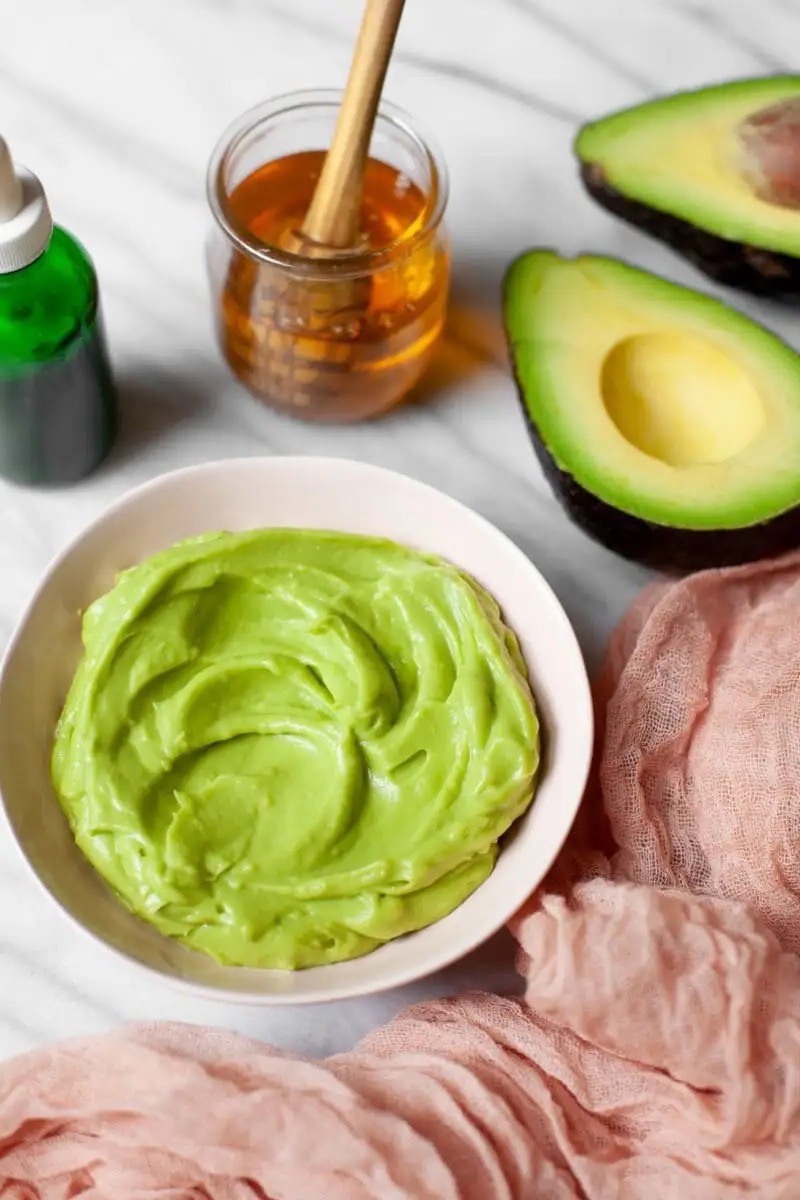 maschera avocado per capelli lucidi