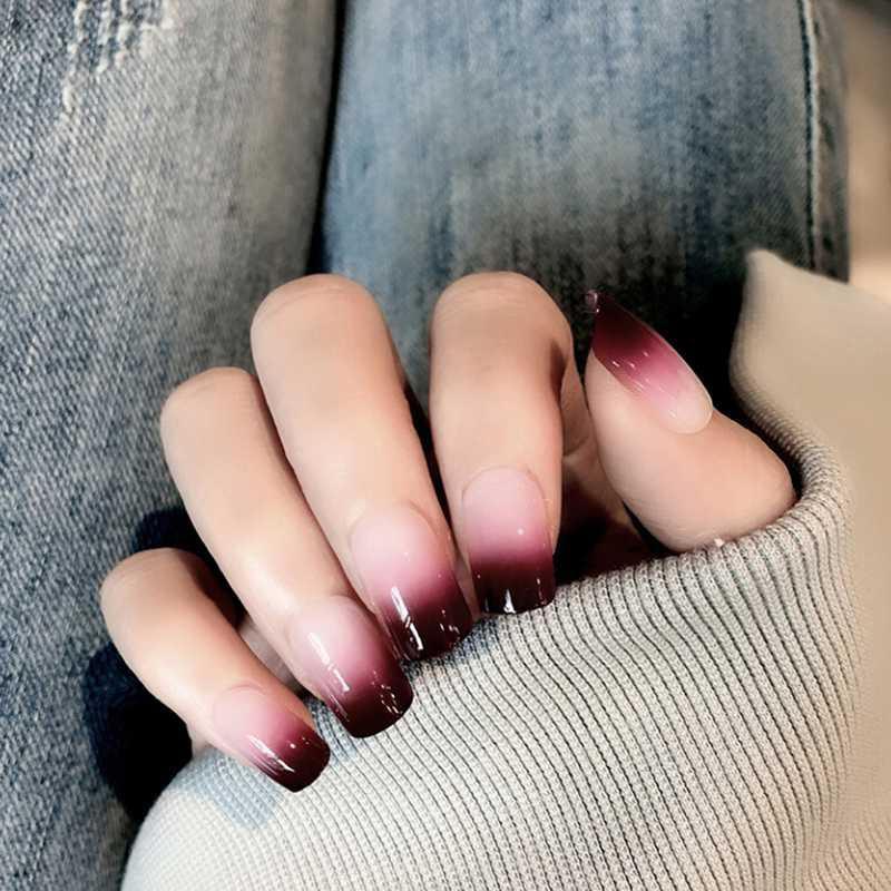 tendenza unghie sfumate di colore rosso