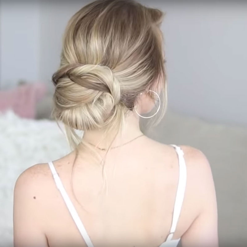 chignon elegante per capelli biondi