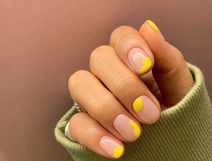 Dal rosa Barbie al sorbetto al limone: i colori smalto estate 2022 di tendenza vs. quelli out