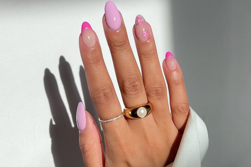 combinazioni di smalto rosa e french manicure