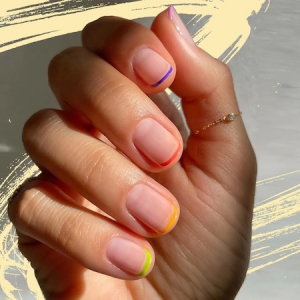 Unghie Corte Con Smalto Trasparente: quando la semplicità diventa tendenza!