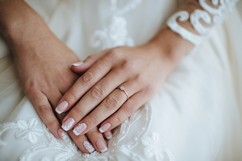 manicure sposa con unghie trasparenti