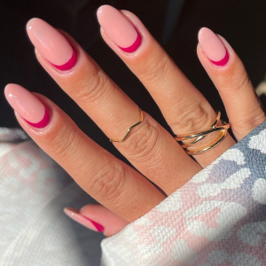 Come realizzare la riverse French manicure? Tutorial facili da testare a casa!