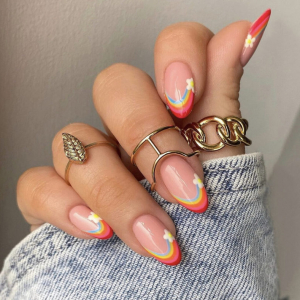 5 Modelli Di Manicure Estiva 2022: Le Unghie A Mandorla Colorate Di Tendenza