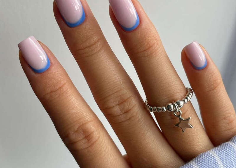 unghie corte quadrate con manicure francese inversa