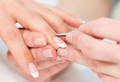 Tutto quello che devi sapere sul come far durare di più la manicure estiva!