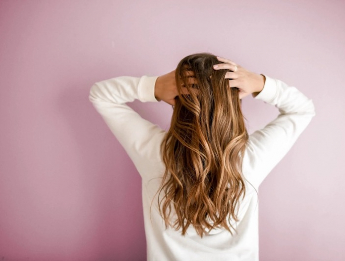 Prendersi cura dei capelli in estate: oli per capelli e altri trattamenti per rigenerare in profondità!