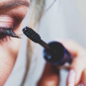 Come togliere il mascara senza struccante: alcuni ingredienti in casa vi daranno una mano!