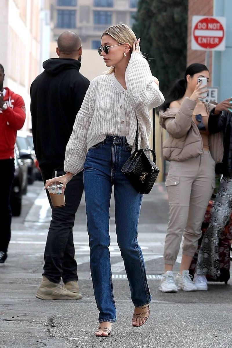 abbigliamento femminile casual con jeans