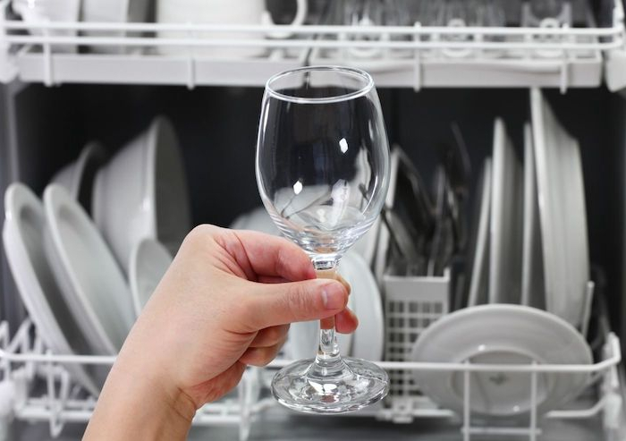 Come pulire la lavastoviglie con metodi naturali?