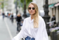 La camicia bianca da donna: come indossare un capo elegante in outfit casual?